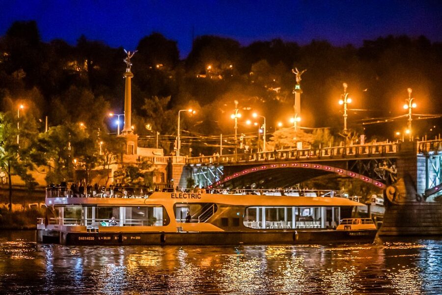 Prague: 50-Minute Sightseeing Evening Cruise - Prague Castle from the water