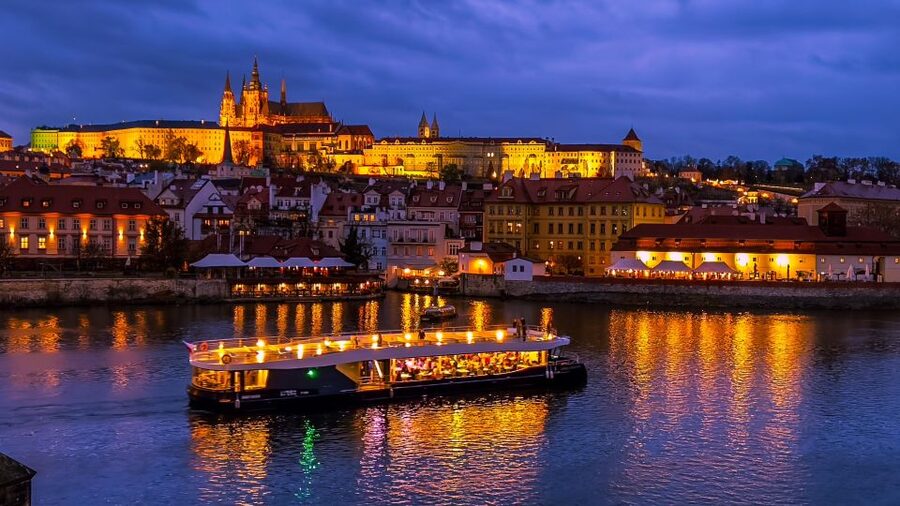 Prague: 50-Minute Sightseeing Evening Cruise - Štvanice Island and the return to the embankment