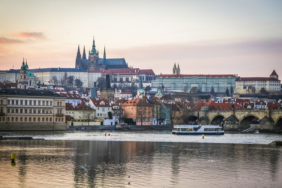 Prague: 50-Minute Sightseeing Evening Cruise - Open deck or indoor cabin?