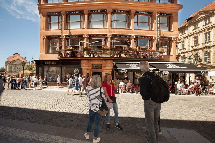 Prague: 6-Hour City Tour including Cruise and Lunch - Taking the tram up to Prague Castle