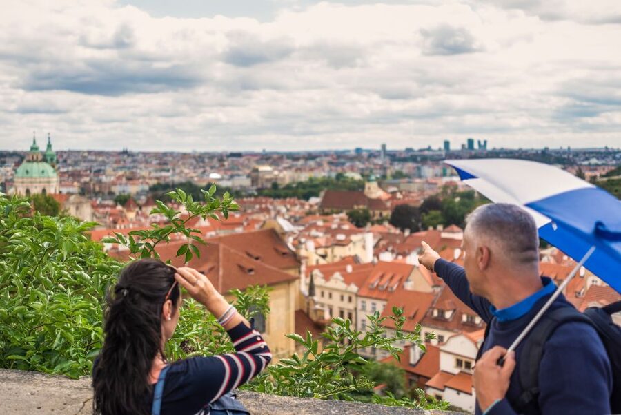 Prague: 6-Hour Tour with River Boat Cruise and Lunch - Lunch in Old Town