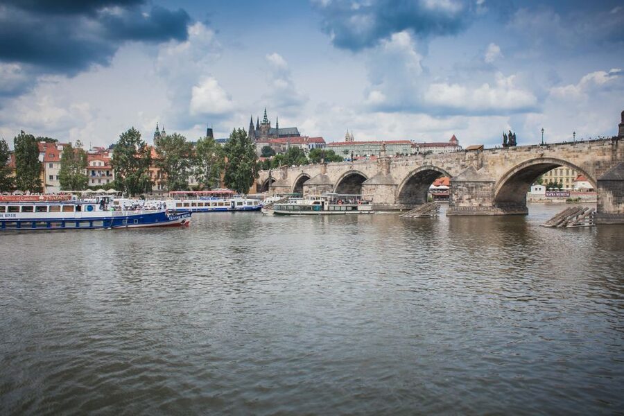 Prague: Afternoon Beer Cruise with Drinks Included - Best seats, weather, and practical tips