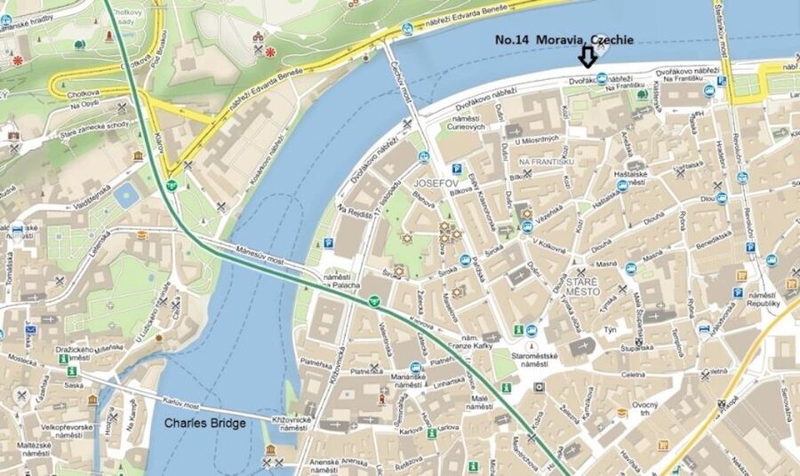 Prague: Afternoon Beer Cruise with Drinks Included - Two drinks and a quiet start on the Vltava
