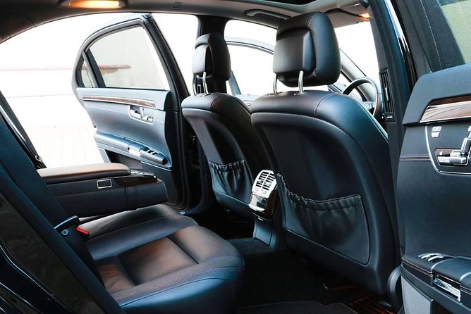 Prague airport luxury transfer by a Mercedes Benz S class - Key points at a glance