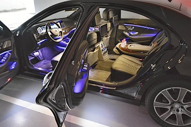 Prague airport luxury transfer by a Mercedes Benz S class - Booking the right time for a departure