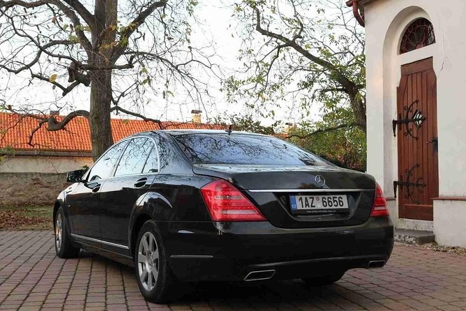 Prague airport luxury transfer by a Mercedes Benz S class - What the short ride can and cannot provide