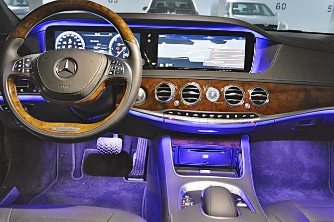 Prague airport luxury transfer by a Mercedes Benz S class - A private 30-minute ride into Prague