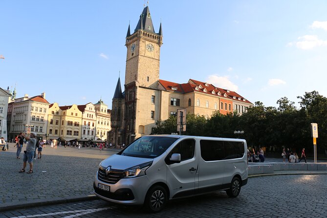 Prague Airport Transfers, Praga Aeropuerto Traslados, ESPAŇOL-ENG - A calm first ride into Prague