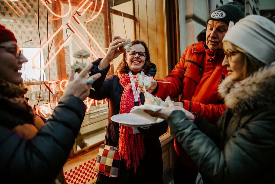 Prague: Award-Winning Old Town Food Tour with Four Drinks - Meeting at Municipal House in central Prague