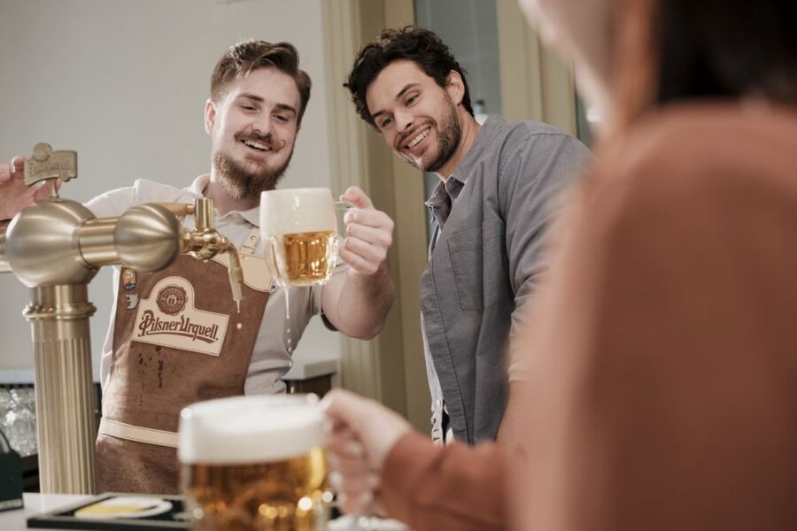 Prague: Beer Pouring Class at Pilsner Urquell Experience - Hladinka, The Classic Full Pour