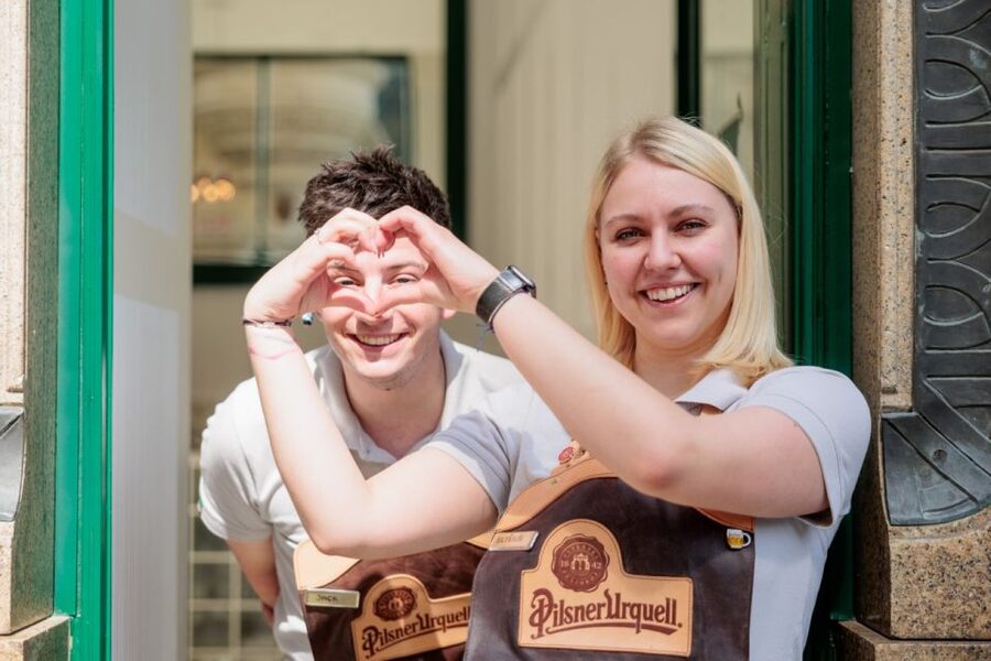Prague: Beer Pouring Class at Pilsner Urquell Experience - Mlíko, The Foam-Forward Pour