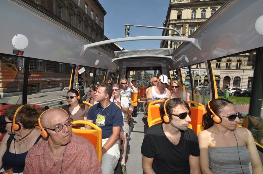 Prague: Big Bus Hop-on Hop-off, Castle Tour and River Cruise - The red route: getting to Prague Castle