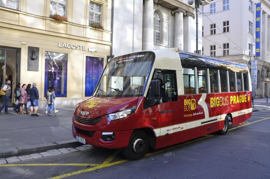 Prague: Big Bus Hop-on Hop-off, Castle Tour and River Cruise - Comfort, staff, and small frustrations