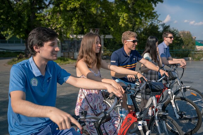 Prague Bike Tour - Charles Bridge and the Vltava River pause