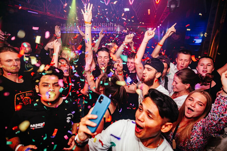 Prague: Boat Party with Unlimited Drinks & After Party Entry - Who will enjoy this most?