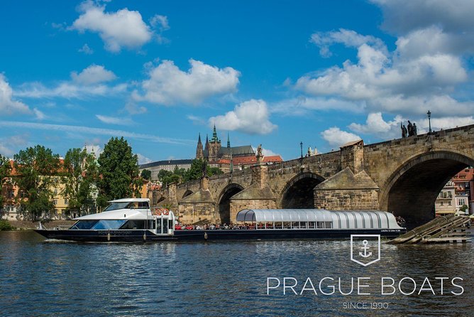 Prague Boats 2-hour Lunch Cruise - Buffet lunch: plenty of choice, mixed expectations