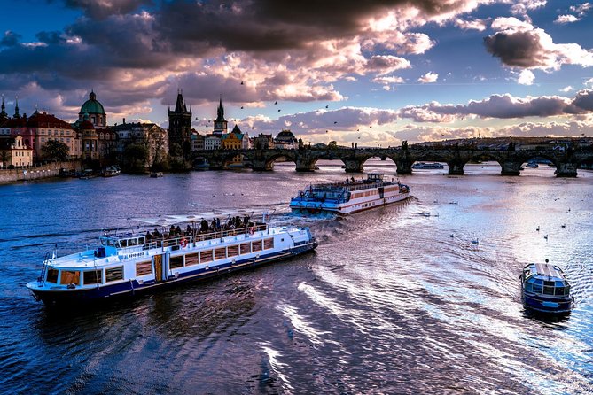 PRAGUE BOATS: 50-Minute Sightseeing Cruise - Kampa Island and the castle panorama