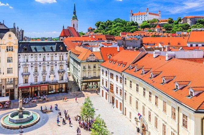 Prague-Budapest One-Way Sightseeing Day Tour - The final stretch into Budapest