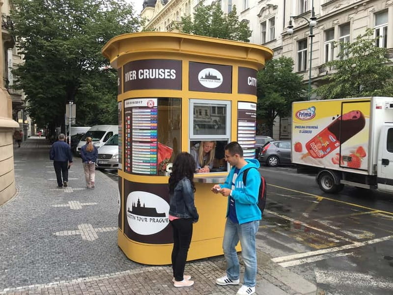 Prague: Bus and Boat Tour - Prague in a few hours: key points