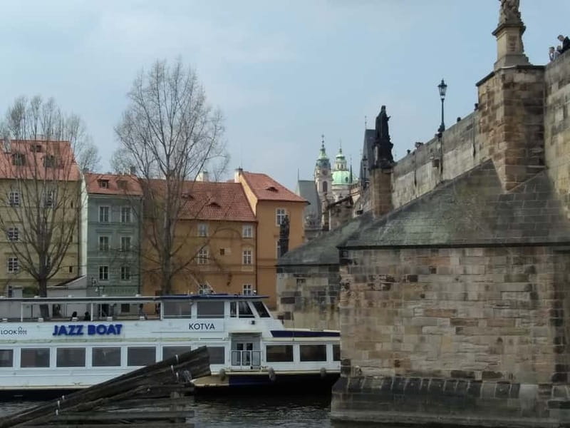 Prague: Bus and Boat Tour - How to make the most of the two to three hours