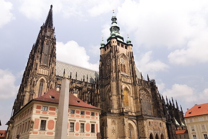 Prague Castle: Admission Ticket With Bus Transfer And Audioguide - Why the minibus is useful at Prague Castle