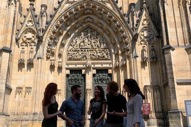 Prague Castle and Pubs Tour with Drinks Included - Why combine Prague Castle with a pub crawl?