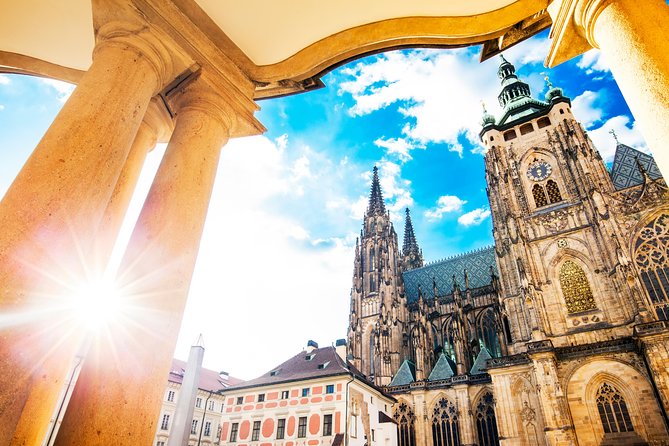 Prague Castle: Brief Introduction & Entrance Ticket - The short orientation inside Prague Castle