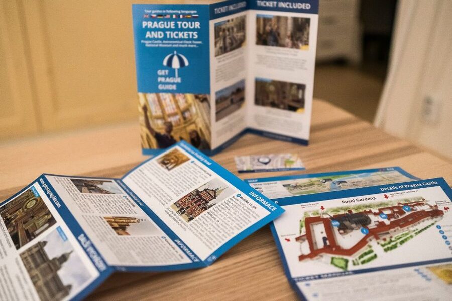 Prague: Castle, National Museum & Town Hall Tickets & Audio - What the smartphone audio guide adds