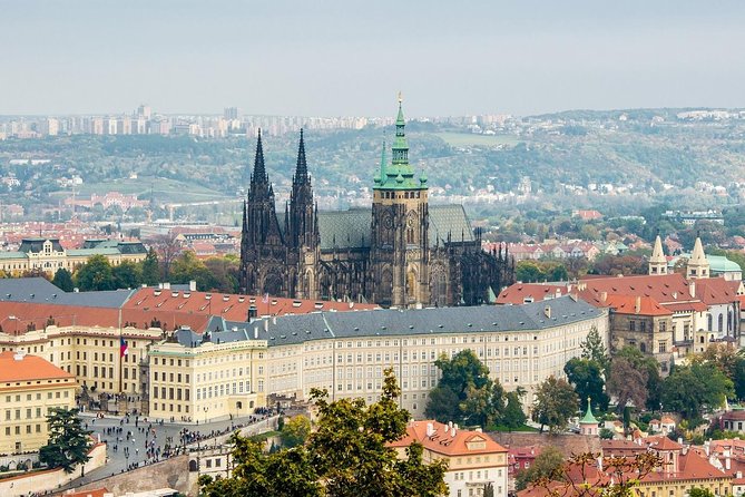PRAGUE CASTLE: PRIVATE FAIRYTALE WALKING TOUR - Entering the largest castle complex in the world