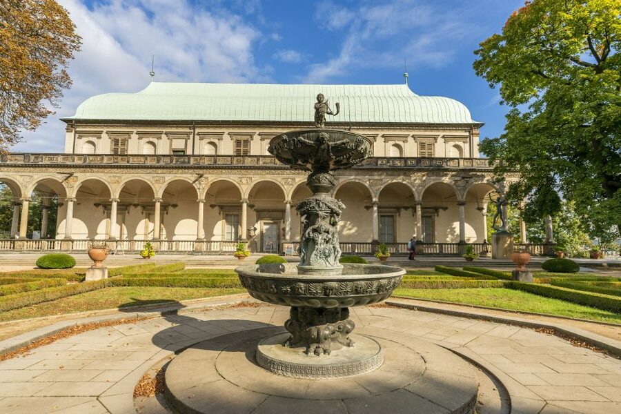 Prague: Castle Tour with Local Guide and Entry Ticket - The Best Time and Way to Use This Tour