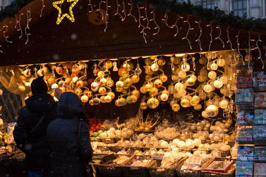 Prague: Christmas Market Magic Walking Tour with a Local - Meeting craftsmen and choosing a useful souvenir