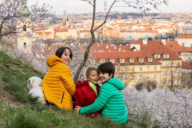 Prague City Highlights Private Tour for Kids and Families - A guide who can reach the children