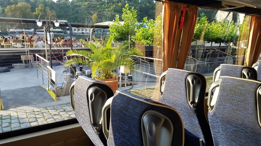 Prague: City Tour and Dinner Cruise with Hotel Pickup - What dinner is like on board
