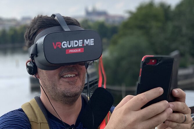 Prague City Tour with Virtual Reality - Old Town Square through VR in 1900