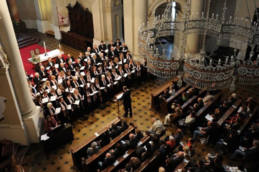 Prague: Classical Concert in St. Nicholas Church - Sitting in the Baroque pews