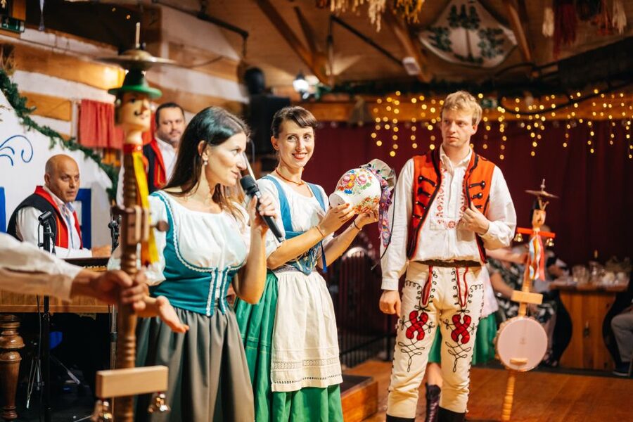 Prague: Dinner with Folk Show and Open Bar - Arriving at a typical Czech restaurant