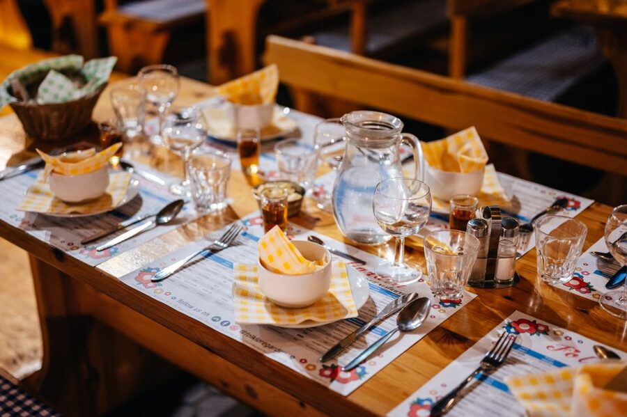 Prague: Dinner with Folk Show and Open Bar - The three-course Czech meal