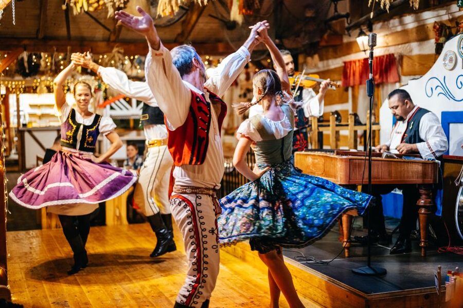 Prague: Dinner with Folk Show and Open Bar - Is $92 per person good value?