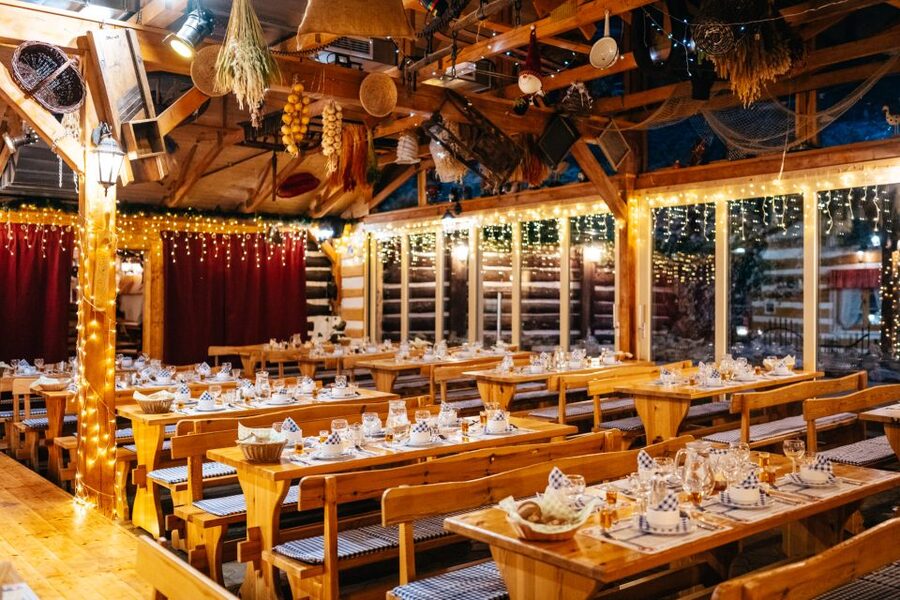 Prague: Dinner with Folk Show and Open Bar - The pickup between 18:30 and 19:00