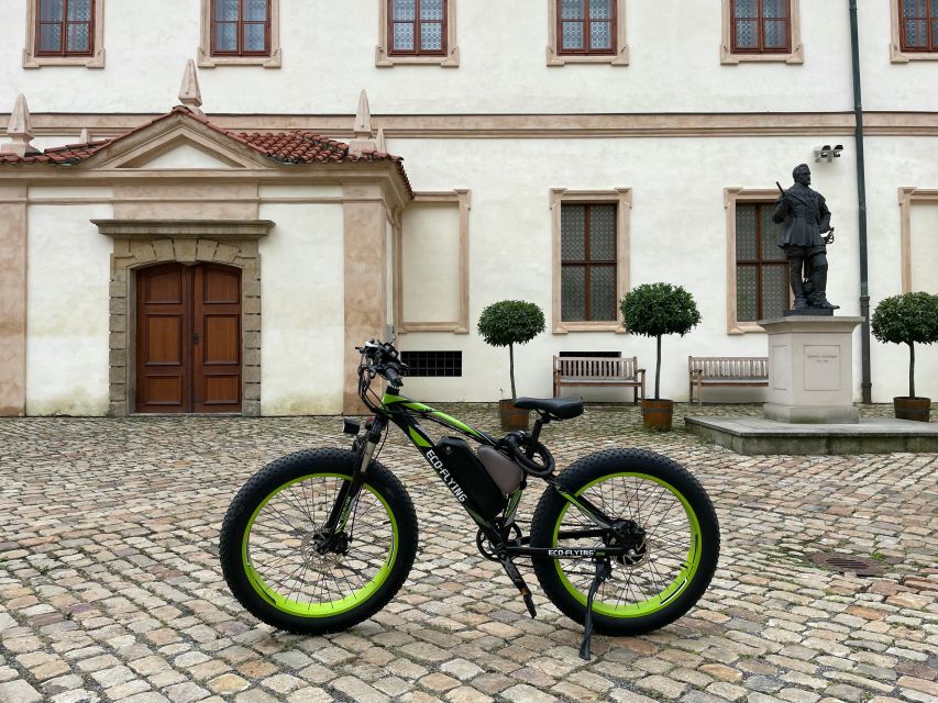 Prague: Electric Scooter & Cruiser Fat eBike Rental - The training session and riding requirements