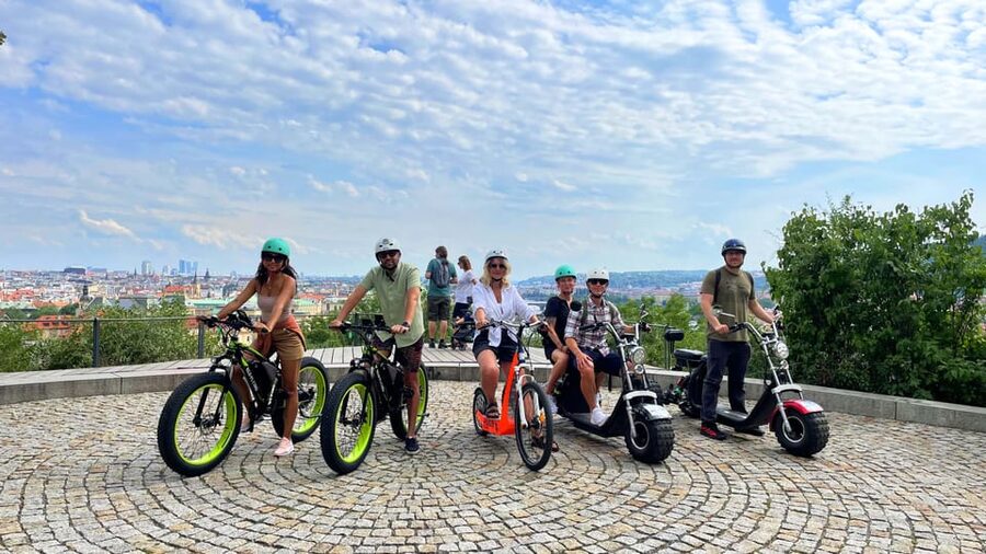 Prague: Electric Trike Viewpoints Tour - How easy are the trikes to ride?
