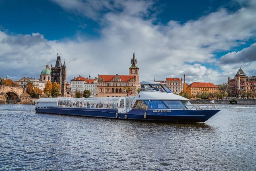 Prague: Evening Vltava River Eco Cruise with Prosecco - Prague Castle from the river