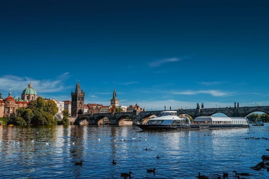 Prague: Evening Vltava River Eco Cruise with Prosecco - A quiet ride on the Vltava