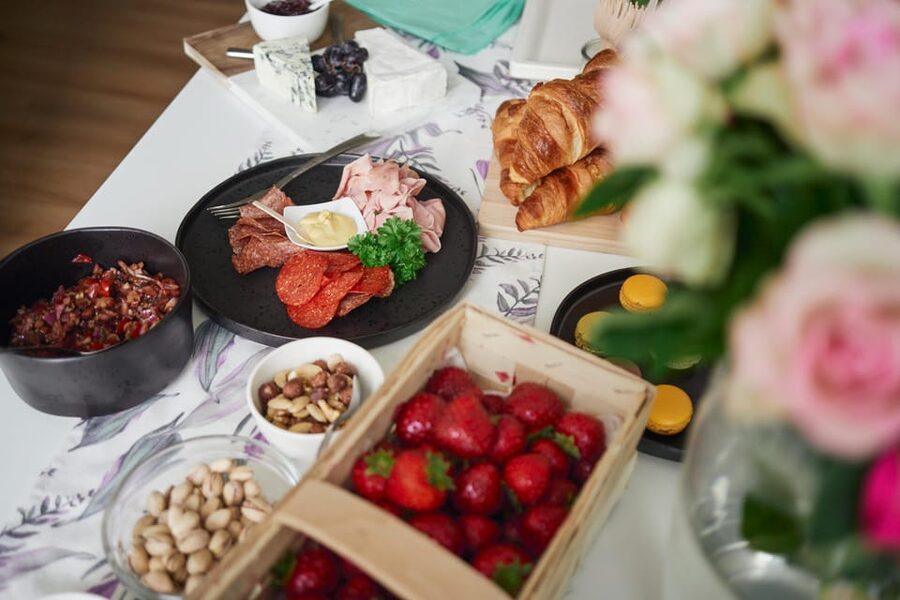 Prague: Farmers Market and Brunch Class with Celebrity Chef - Should you book the market and brunch class?