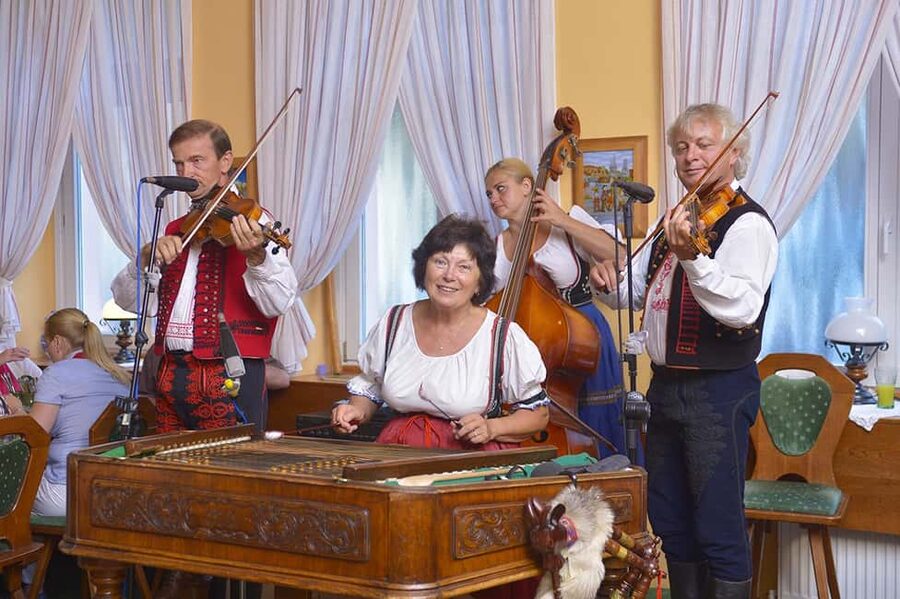 Prague: Folk Dancing Dinner Experience - Key points to know before booking