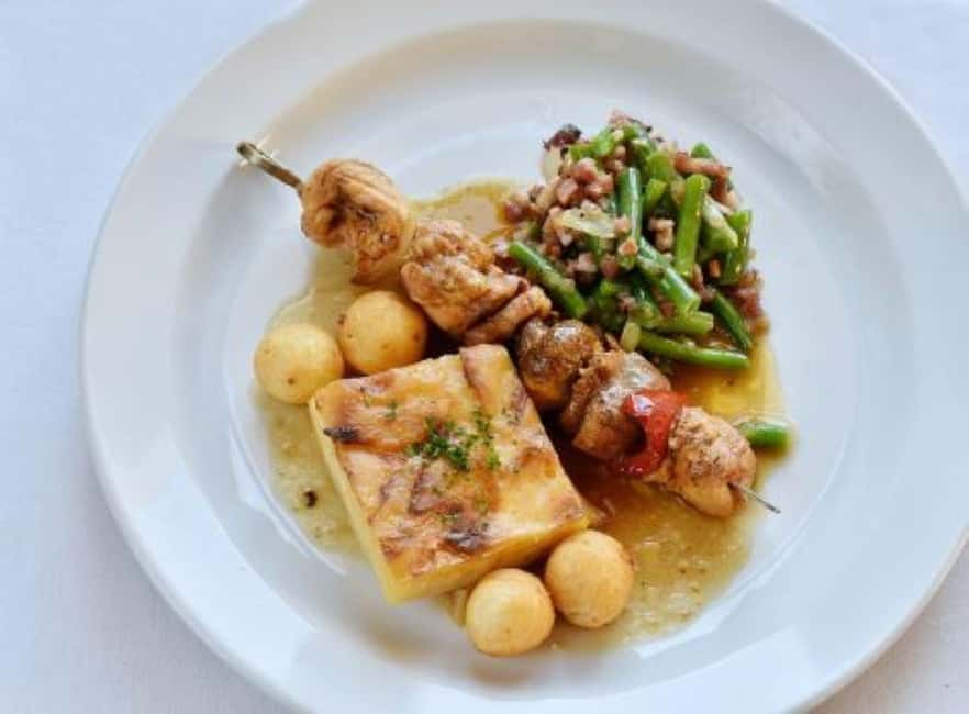 Prague: Folk Dancing Dinner Experience - Four courses with meat and vegetarian choices