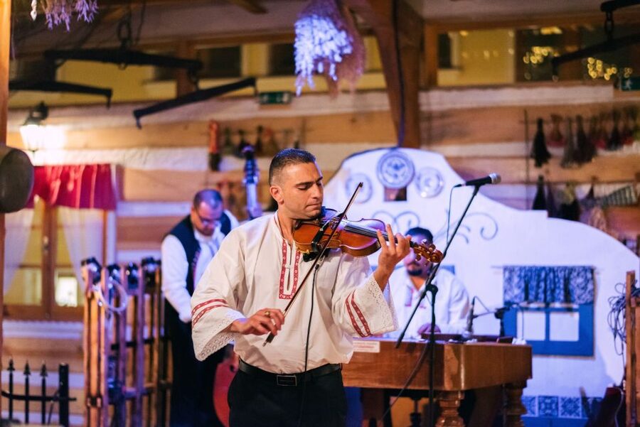 Prague: Folkloric Dinner Show with Unlimited Drinks - What this Prague folklore dinner is really like