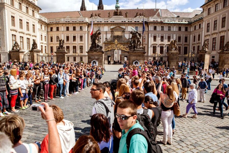 Prague: Full-Day Sightseeing Tour with Cruise and Lunch - Who should book this Prague tour?
