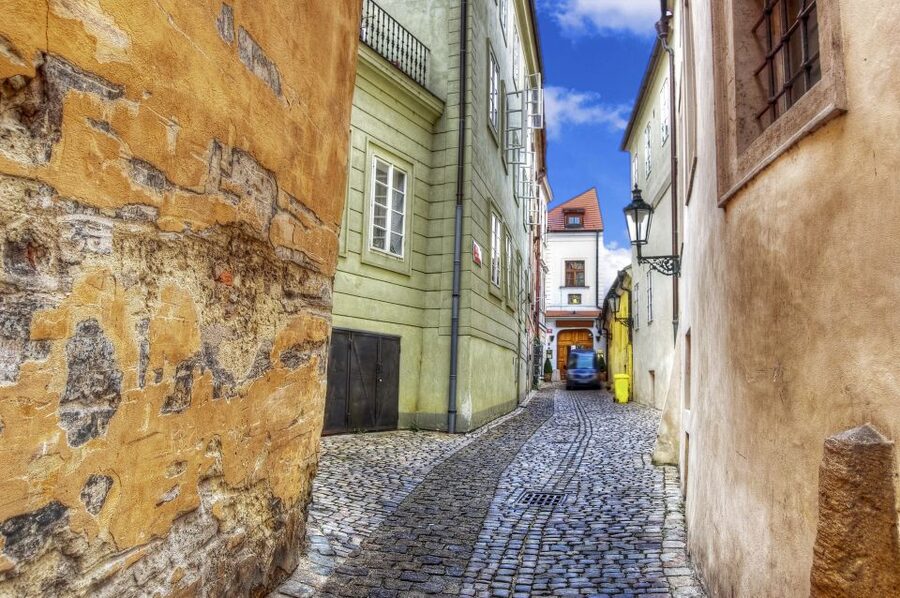 Prague: Full-Day Tour with Lunch and River Boat Cruise - A Czech lunch that gives the day a pause