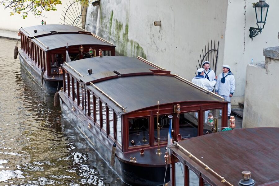 Prague: Full-Day Tour with Lunch and River Boat Cruise - Riding the tram up to Prague Castle